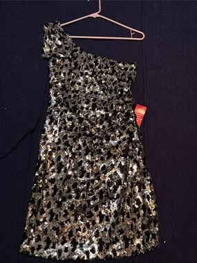 City Triangles One-Shoulder Black and Silver Sequin Dress